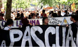 Más de mil personas por el centro de Santiago en marcha contra Pascua Lama