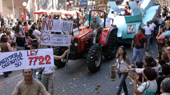 Desfilaron contra la minería en la fiesta nacional de la vendimia