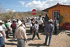 Pobladores de Ocotlán bloquean mina y exigen su cierre