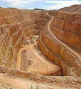 Uno de los tajos de la explotación de oro Cerro Vanguardia en Santa Cruz (Anglo Gold)
