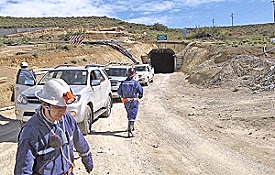 Confirmado por la minera: puñado de trabajadores de la zona y migajas del banquete