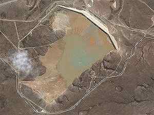 Dique de colas de mina Cerro Vanguardia (imagen satelital Google)