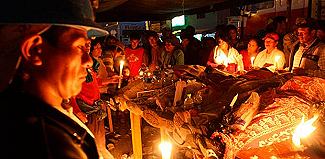 Mineros velan a manifestantes muertos
