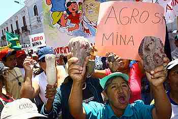 Protesta contra el proyecto minero Tía María