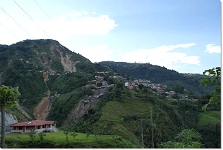 Vista del pueblo de Marmato y cerro El Burro