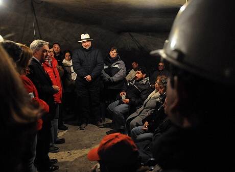 Presidente Piñera reunido con familiares de mineros