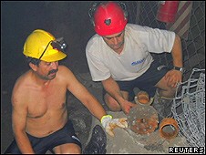 Mineros esperan el rescate