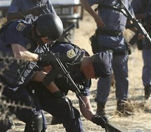 Fusilamiento policial a mineros en Sudáfrica