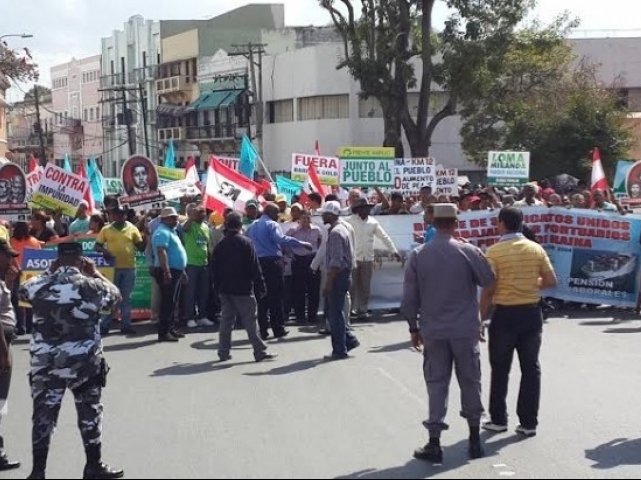 Manifestaron pidiendo destitución de director de Minería por su apoyo a explotación de Loma Miranda
