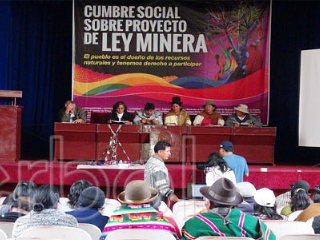 Cumbre social propone referéndum para elaborar otro proyecto de Ley Minera