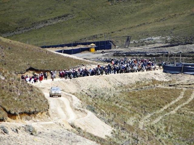 Marchan contra minera que pretende depredar nevado Ccarhuarazo