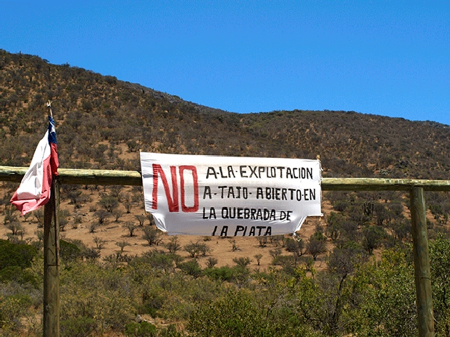 Minera que opera ilegalmente amenaza con destruir la Quebrada de la Plata en Maipú