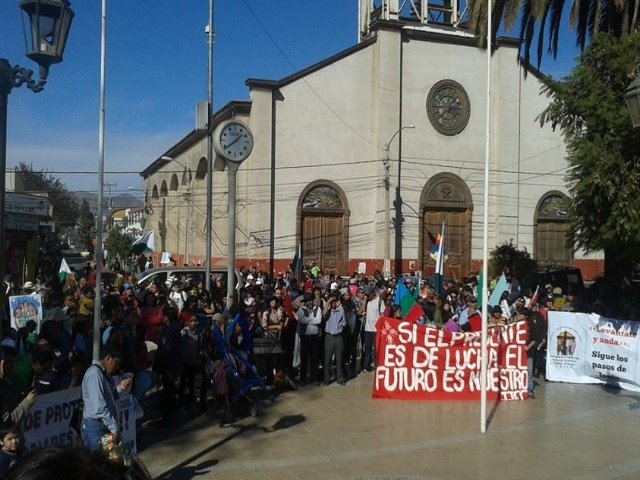 Marcharon por el agua exigiendo el cierre de Pascua Lama, Punta Alcalde y Agrosuper