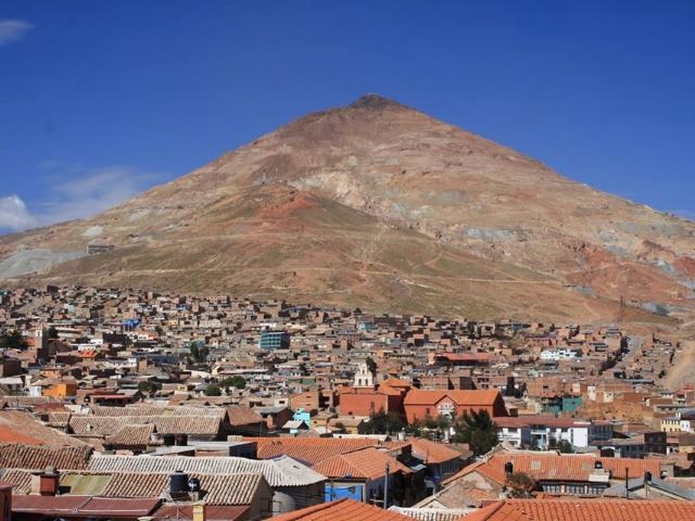 La plata de Potosí se fue lejos y en la ciudad quedó la pobreza