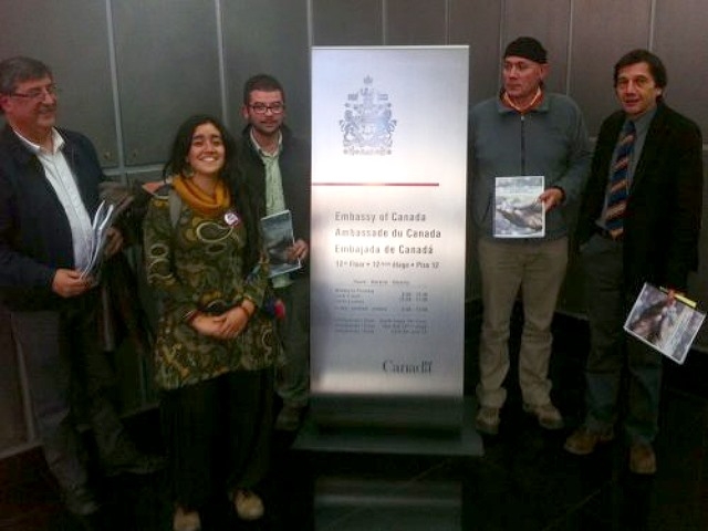 Organizaciones entregan informe de vulneración de derechos humanos por mineras canadienses a la embajada
