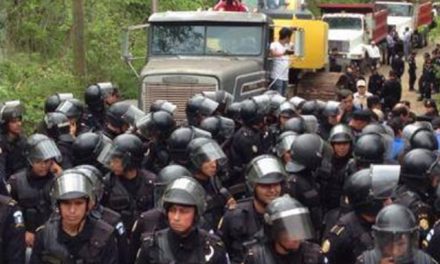 Minera Montana paga la alimentación del contingente 957 policías