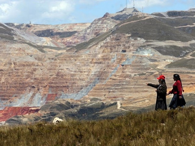 Perú hará desde 2015 “consultas previas” por la minería