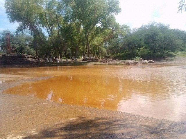 Piden no conusmir agua luego del peor accidente ecológico en Sonora por la minería