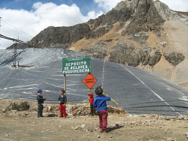 Ofensiva legal de mineras contra aporte ambiental en Perú