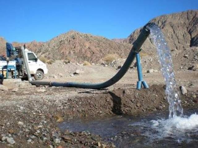 Denuncian venta de agua apta para el consumo a multinacional minera