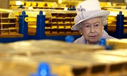 La Reina de Inglaterra inspeccionó reservas de oro de $322.3 Billones*