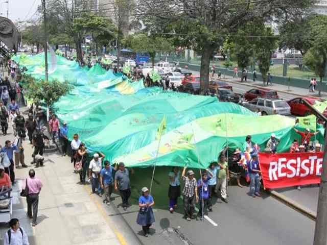 Movilizaciòn en defensa del agua en Lima