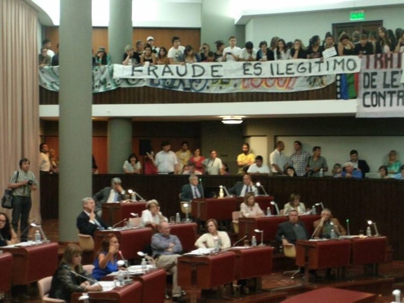 Unión de Asambleas Chubutenses presenta recurso de apelación pidiendo la nulidad del fraude legislativo del 25/11/14