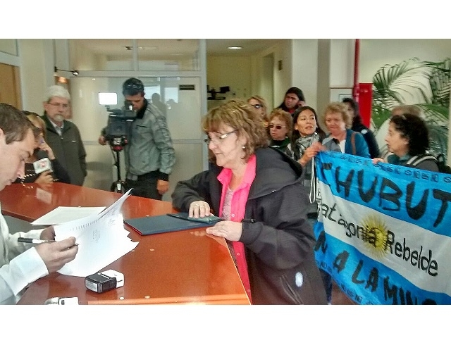 Vecinos autoconvocados de Esquel piden a Fiscalía que investigue los dichos del Intendente