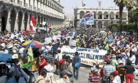 Nueva represión en protesta contra el proyecto minero Tía María