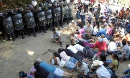 Pobladores bloquean ingreso a mina El Tambor a un año de la represión