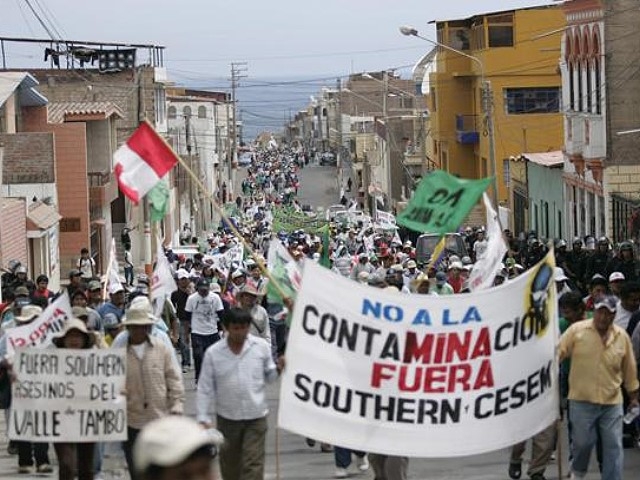 Pobladores llevan 50 días de protestas contra proyecto mega minero Tía María