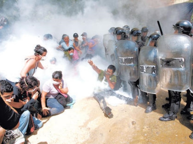 Temen nuevo desalojo de opositores de minera en La Puya por parte de la policía