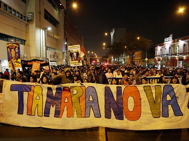 Miles de personas en Lima protestaron contra proyecto Tía María