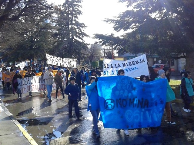 Marcharon contra la minería a cielo abierto en Zapala