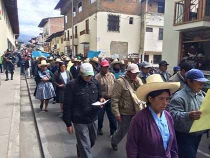 Pobladores de 11 caseríos de Cajamarca realizan movilización contra minera Yanacocha