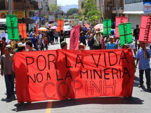 Organizaciones campesinas protestan en San Pedro Sula contra la minería
