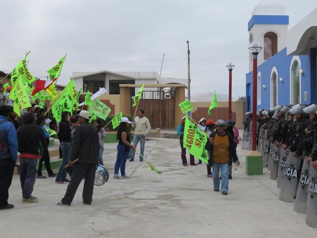 Protestan durante inauguración de templo financiado por minera Southern Cooper