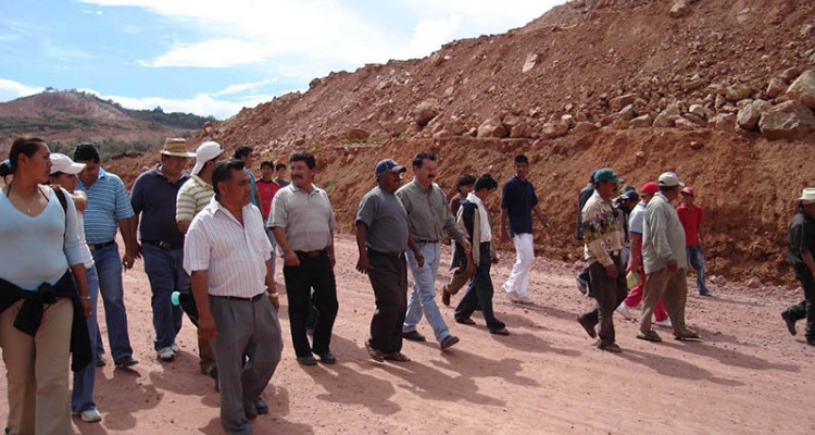 Pese a daños ambientales, Gobierno de México pacta con empresas mineras