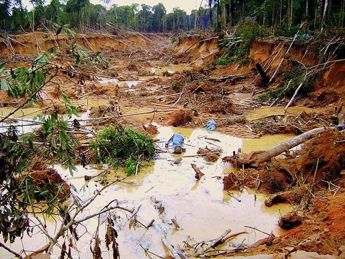 Alarmantes imágenes revelan cómo la minería ilegal de oro consume la Amazonia de Perú