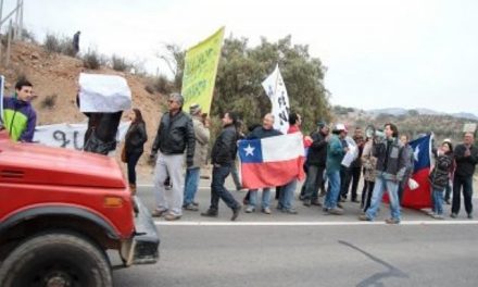 Pobladores presentan documento en Intendencia por daños de la extracción minera