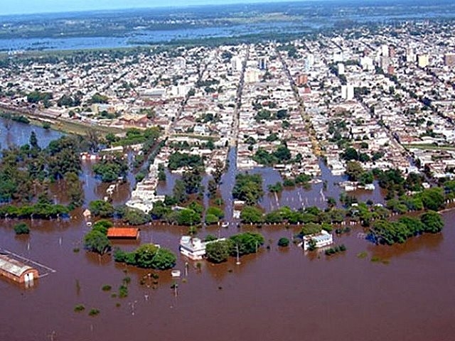 Inundaciones: arroceras y forestaciones agravan la situación del incremento de cuerpos de agua en Corrientes