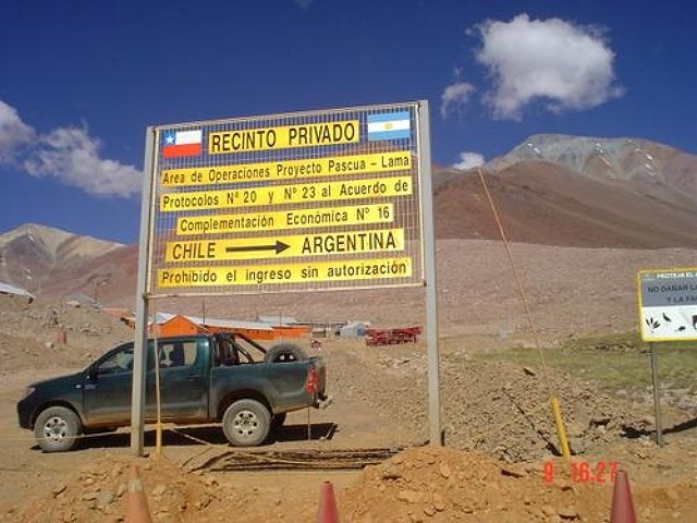 Barrick y su territorio minero exclusivo en Pascua-Lama, destruye un hito limítrofe en tareas de cierre provisorio