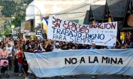 La asamblea de vecinos de Esquel repudia la quita de retenciones y demanda la prohibición de la megaminería