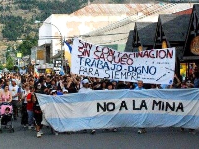 La asamblea de vecinos de Esquel repudia la quita de retenciones y demanda la prohibición de la megaminería