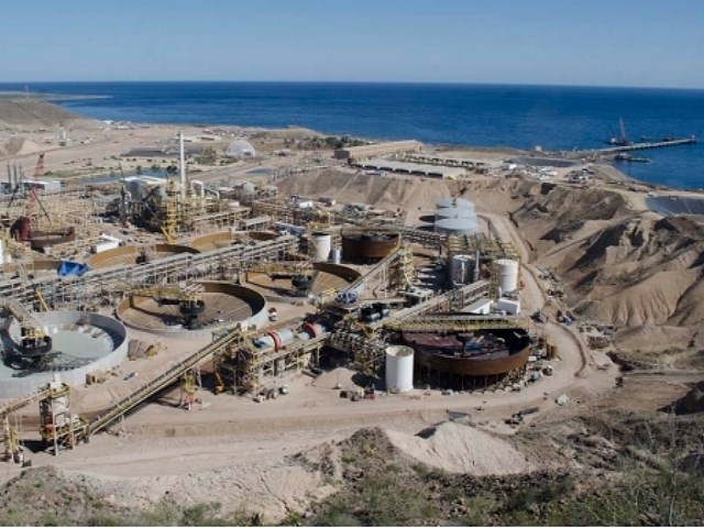 Minera El Boleo vierte aguas negras mas tóxicos mineros al mar