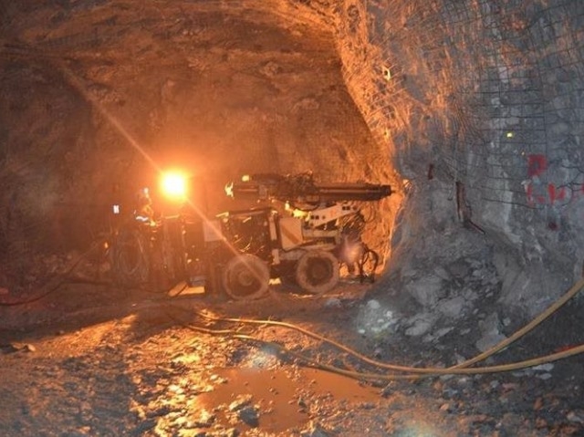Un minero muere en derrumbe de mina en Guatemala; la empresa retiró los teléfonos a los trabajadores