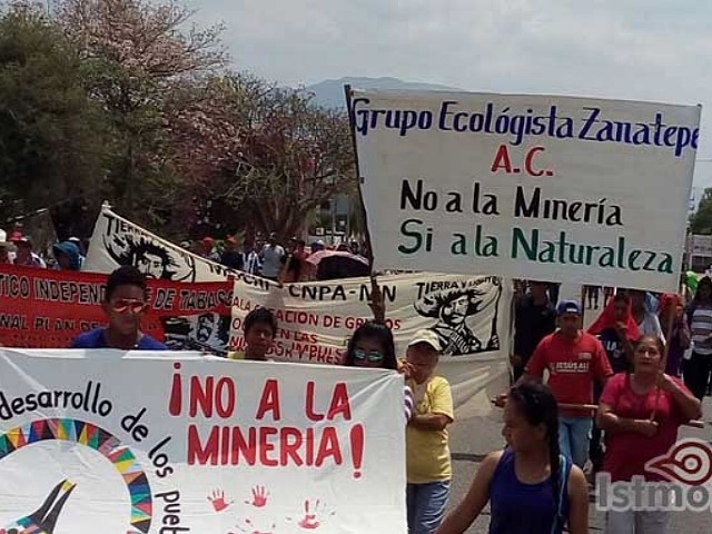 Organizaciones se manifiestan en contra de las mineras en Zanatepec