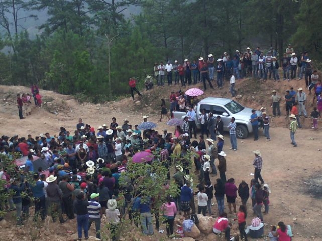 Pobladores ocupan el acceso a una mina en Copán