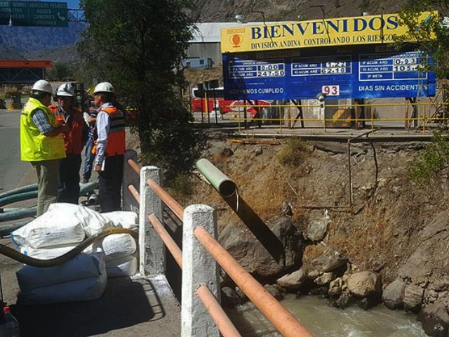 Autoridad sanitaria aplica multa a Codelco Andina tras derrame en río Blanco