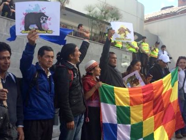 Representantes de comunidades indígenas exigen moratoria minera en Ecuador